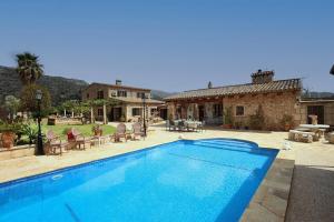 Idyllic Villa Near Pollensa by Renthousing