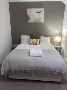 Delightful-Ipswich Suffolk-4 Bed-SelfCatering-Contractor-Parking-Wifi