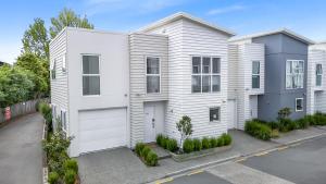 River City Retreat! King Bed & Central - By KOSH BNB - 4hvězdičkové hotely ve městě Hamilton