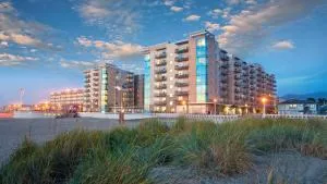 Beachfront Bliss Deluxe 3BR 2BA Condo Aug 25 - Sept 1 - Seaside