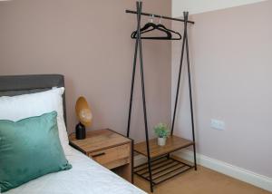 3x Bed Elegant House with Private Parking