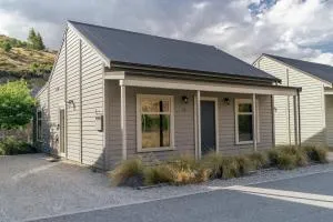 Kiwi Ski Cottage - Wanaka Holiday Home - 卡德罗纳