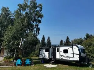 Luxury Rocky Mountain Glamping in Golden Canada Family Friendly AC Campfire Northern Lights Stargazing - Parson