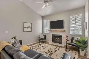 Welcoming 2BR Pool Gym Near Hill AFB & Lagoon - West Point