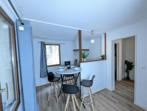 Appartements Le Nanty - Appartement Duplex Cosy et Central- Acces Gare et Centre Ville : photos des chambres