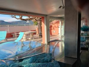 Maisons de vacances Village House in France with Private Pool : photos des chambres