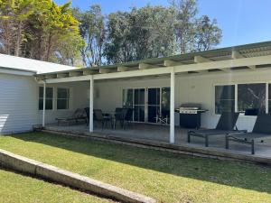 Mollymook- Walk to Beach, Surf, Golf Course & Club