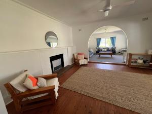 Mollymook- Walk to Beach, Surf, Golf Course & Club