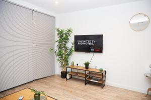 Luxury 2 Bedroom and bathroom in Central Manchester With Balcony