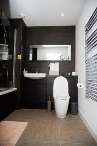 Luxury 2 Bedroom and bathroom in Central Manchester With Balcony