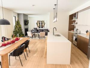 Ostrya Luxury Condo, Steps from the Slopes!