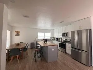 Fully Furnished Executive Housing - Whole House - Manley Manor - Perry