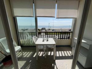 Studio en bord de mer avec balcon et parking - FR-1-224C-334