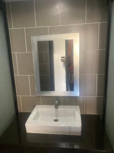 NOMAD HOSTEL KRABI AND TRAVEl