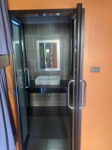 NOMAD HOSTEL KRABI AND TRAVEl