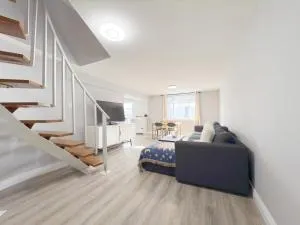 Simple & Budget Room Close to UTSC & Centennial - Pickering