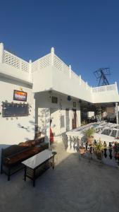 Hotel White House - A Family Homestay