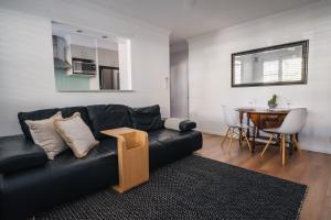 Quiet Little Manly 1 bed - 3min walk Harbour & Beaches w Level Access