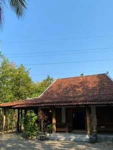 Omah Ndoro SugihArti - Pijenan