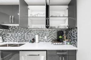 Entire 1 bed and Den Near YEG International Airport