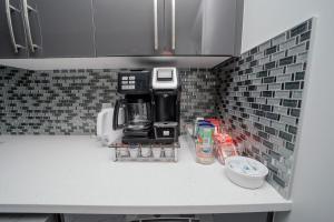 Entire 1 bed and Den Near YEG International Airport