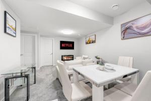 Entire 1 bed and Den Near YEG International Airport