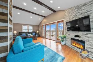 New Lake Como Retreat with Bar and Pool Table