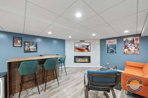 New Lake Como Retreat with Bar and Pool Table