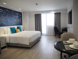 Centre Point Plus Hotel Silom - Newly Renovated