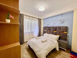 Executive lovely apartment with amazing breathtaking city views ,heated swimming pool ,gym and rooftop chill area