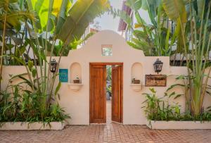 ELIVAAS Bogenvilla Luxe 3 BHK Villa Near Ozran Beach