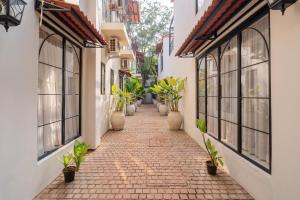 ELIVAAS Bogenvilla Luxe 3 BHK Villa Near Ozran Beach