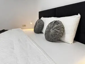 Nearby Lake Romantic Retreat - Utvin