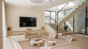 Casa JOMO 5 Bedroom Luxury Seaview Villa with Kids Playroom, Bingin