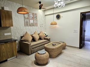 The Barrum Boulevard - Luxury 1BHK Apartment in Kuthal Gate