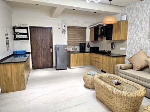 The Barrum Boulevard - Luxury 1BHK Apartment in Kuthal Gate