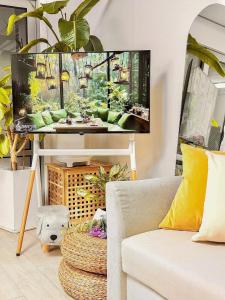 Modern-Huge Living Room-Max8-SeoulUniv-Gangnam-Hongdae