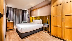 Deluxe Double Room with Balcony room in Lamartine Hotel
