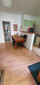 La maison jaune près du métro