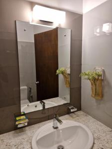 10th Floor 2 Bed Golf Apartment