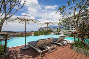 Karon rooftop pool condo - 4hvězdičkové hotely ve městě Ban Karon