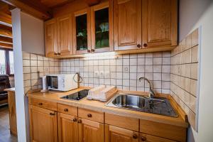 Vineyard Cottage Maleric with Pool Access