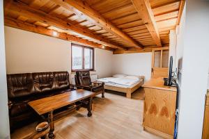 Vineyard Cottage Maleric with Pool Access