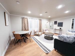 Stylish & Cozy Retreat in the Heart of LA