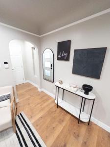 Stylish & Cozy Retreat in the Heart of LA