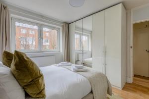 Stylish 2BD Home with Private Garden Nine Elms