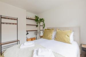 Stylish 2BD Home with Private Garden Nine Elms