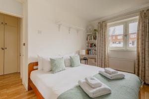 Stylish 2BD Home with Private Garden Nine Elms