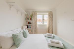 Stylish 2BD Home with Private Garden Nine Elms