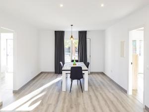 Cubos Luna Town Center Apartment